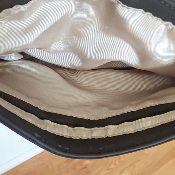 2/$35 SALE  Vegan IZZY & Ali  Pleated Design Medium sized Purse - Picture 7 of 9